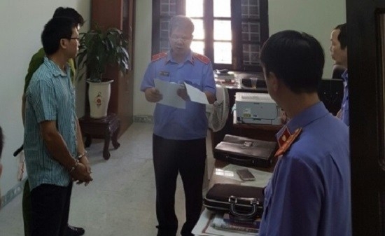 Khánh Hòa: Nhận hối lộ, một kiểm soát viên bị bắt